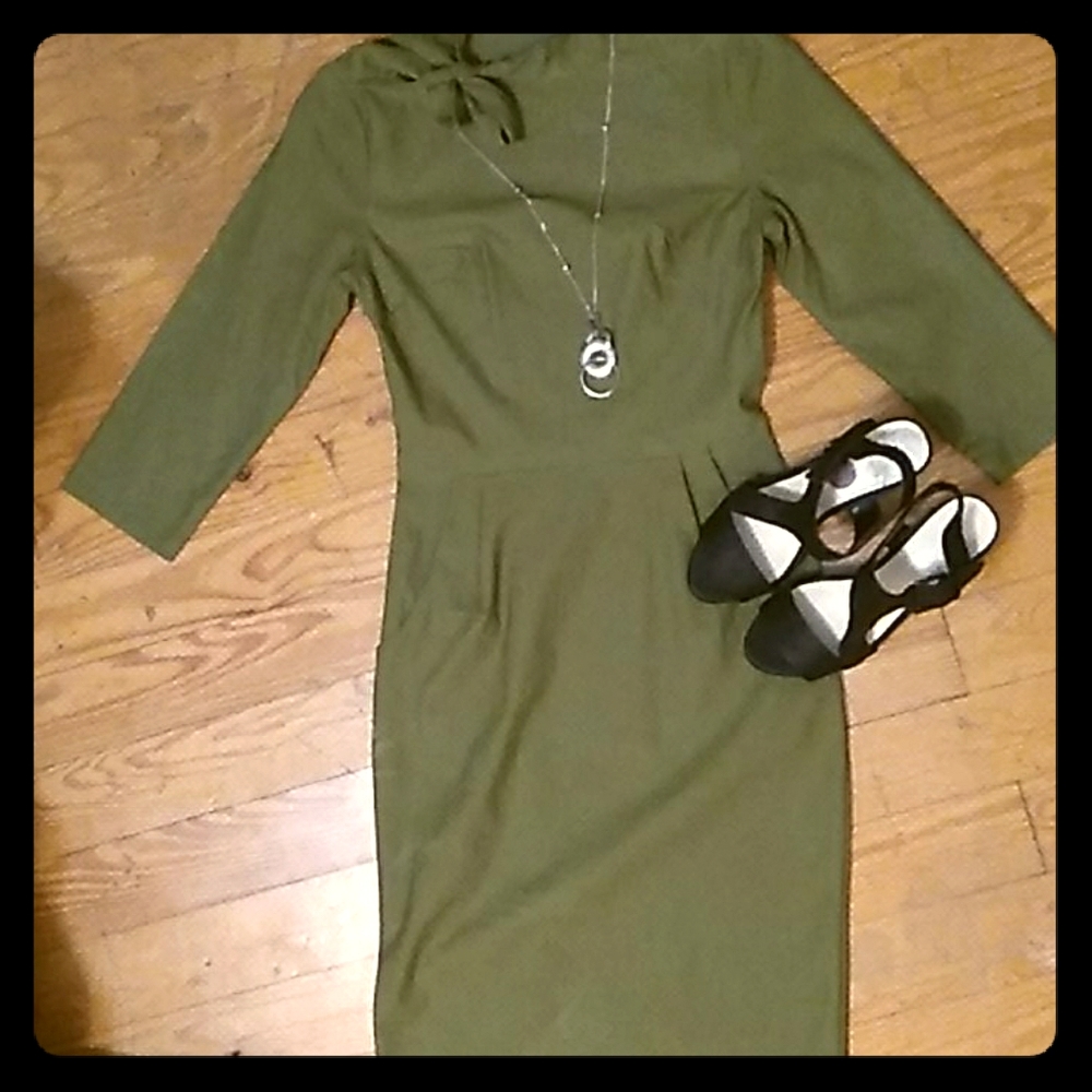 3/4 sleeve neck tie around fitted dress